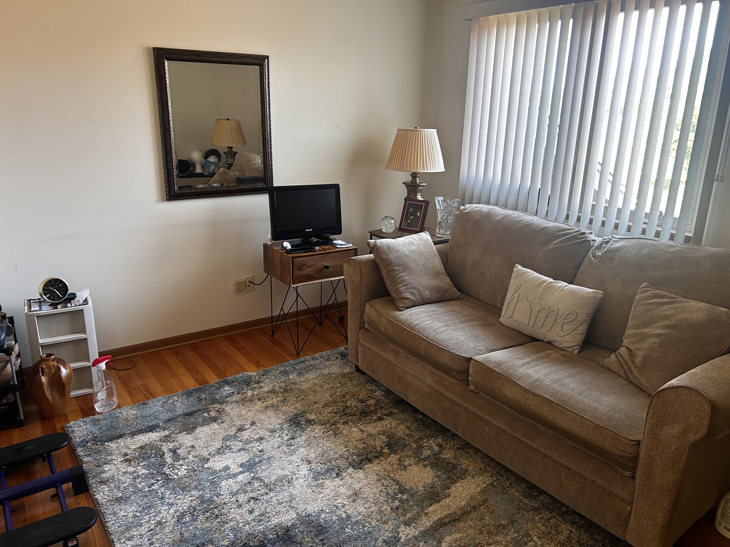 18623 Augusta Lane Hazel Crest, IL 60429 - Photo 20 of 21 a living room with furniture and a flat screen tv