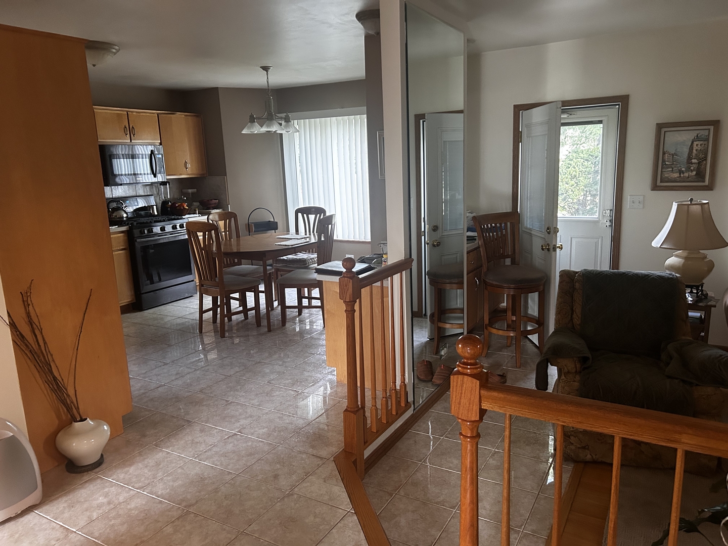 18623 Augusta Lane Hazel Crest, IL 60429 - Photo 8 of 21 a view of a dining room with furniture