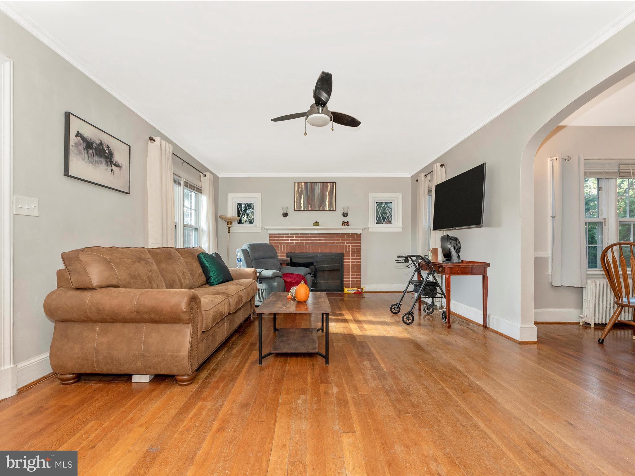 26946 Ridge Road Damascus, MD 20872 - Photo 11 of 53 Living Room