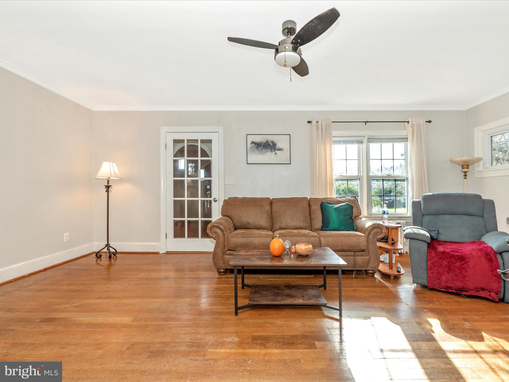 26946 Ridge Road Damascus, MD 20872 - Photo 12 of 53 Living Room