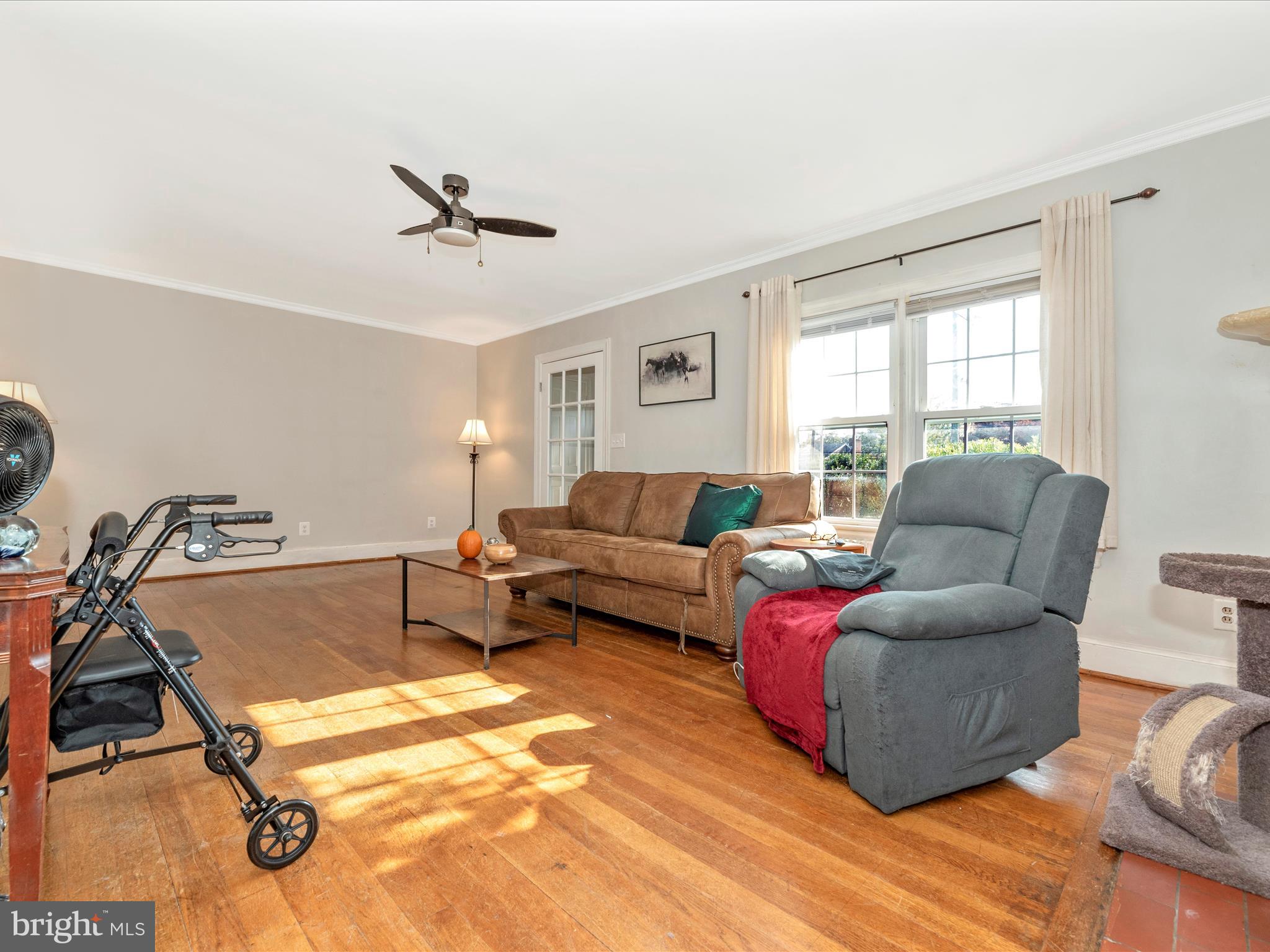 26946 Ridge Road Damascus, MD 20872 - Photo 13 of 53 Living Room