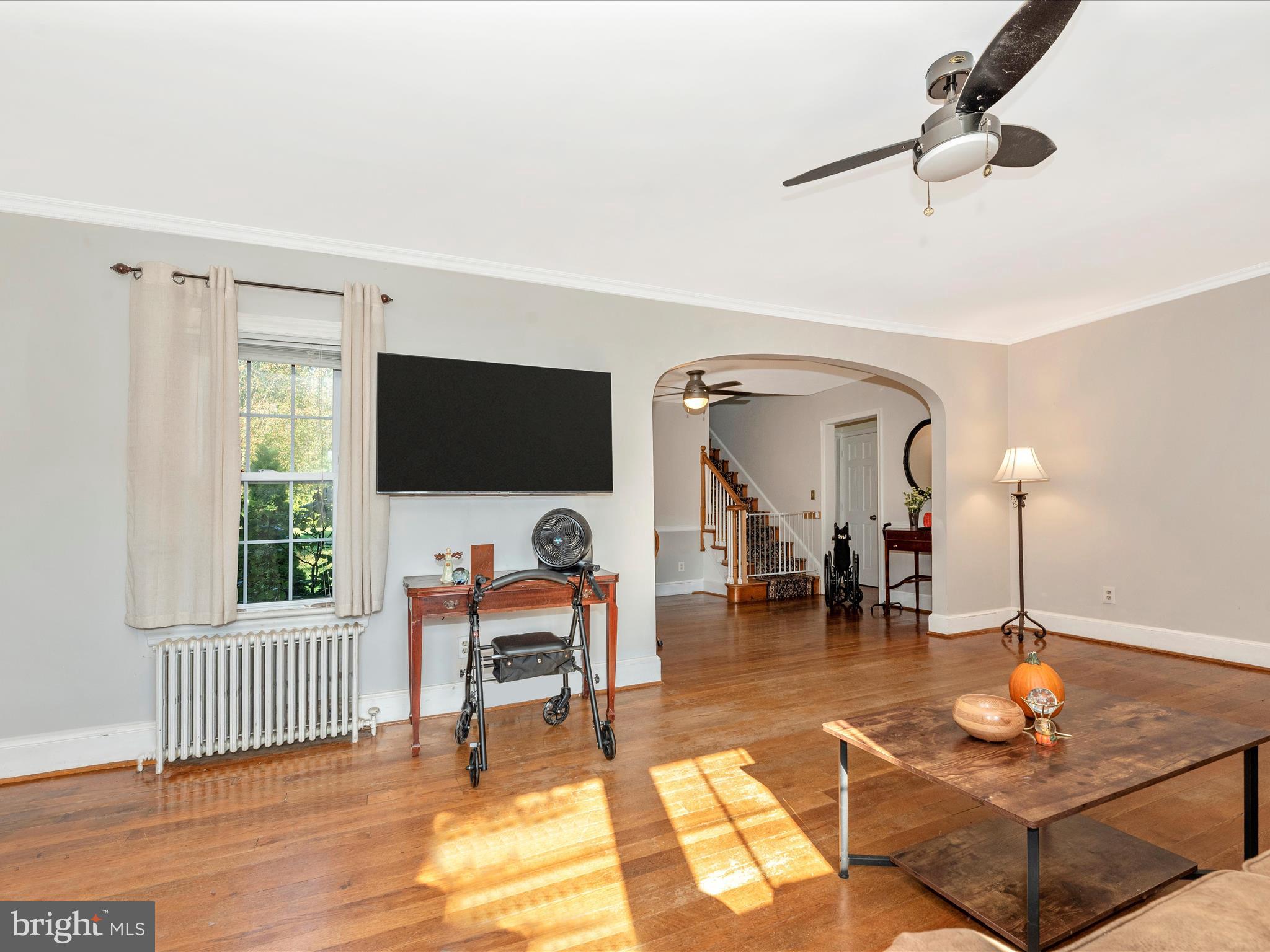 26946 Ridge Road Damascus, MD 20872 - Photo 14 of 53 Living Room