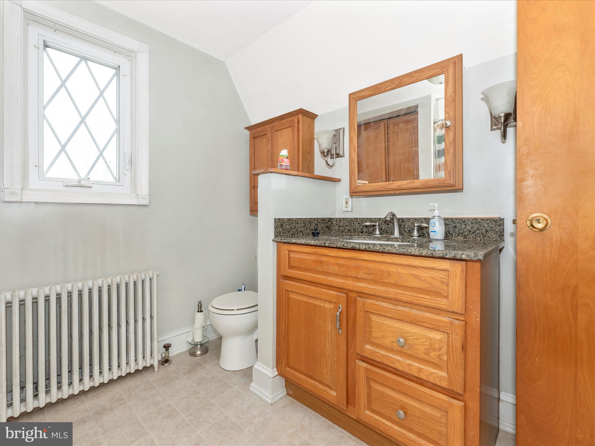 26946 Ridge Road Damascus, MD 20872 - Photo 39 of 53 Hall Bathroom