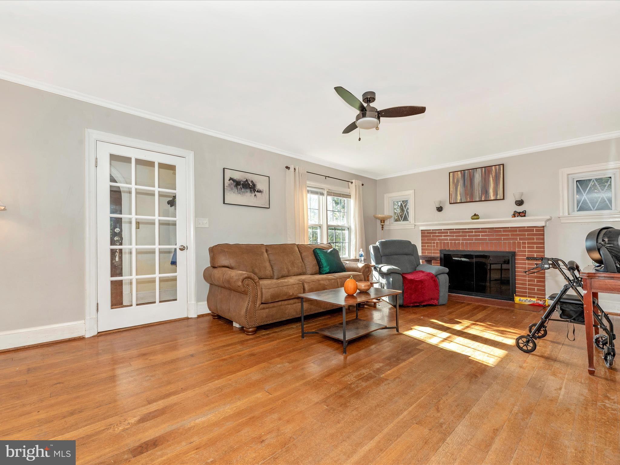 26946 Ridge Road Damascus, MD 20872 - Photo 5 of 53 Living Room