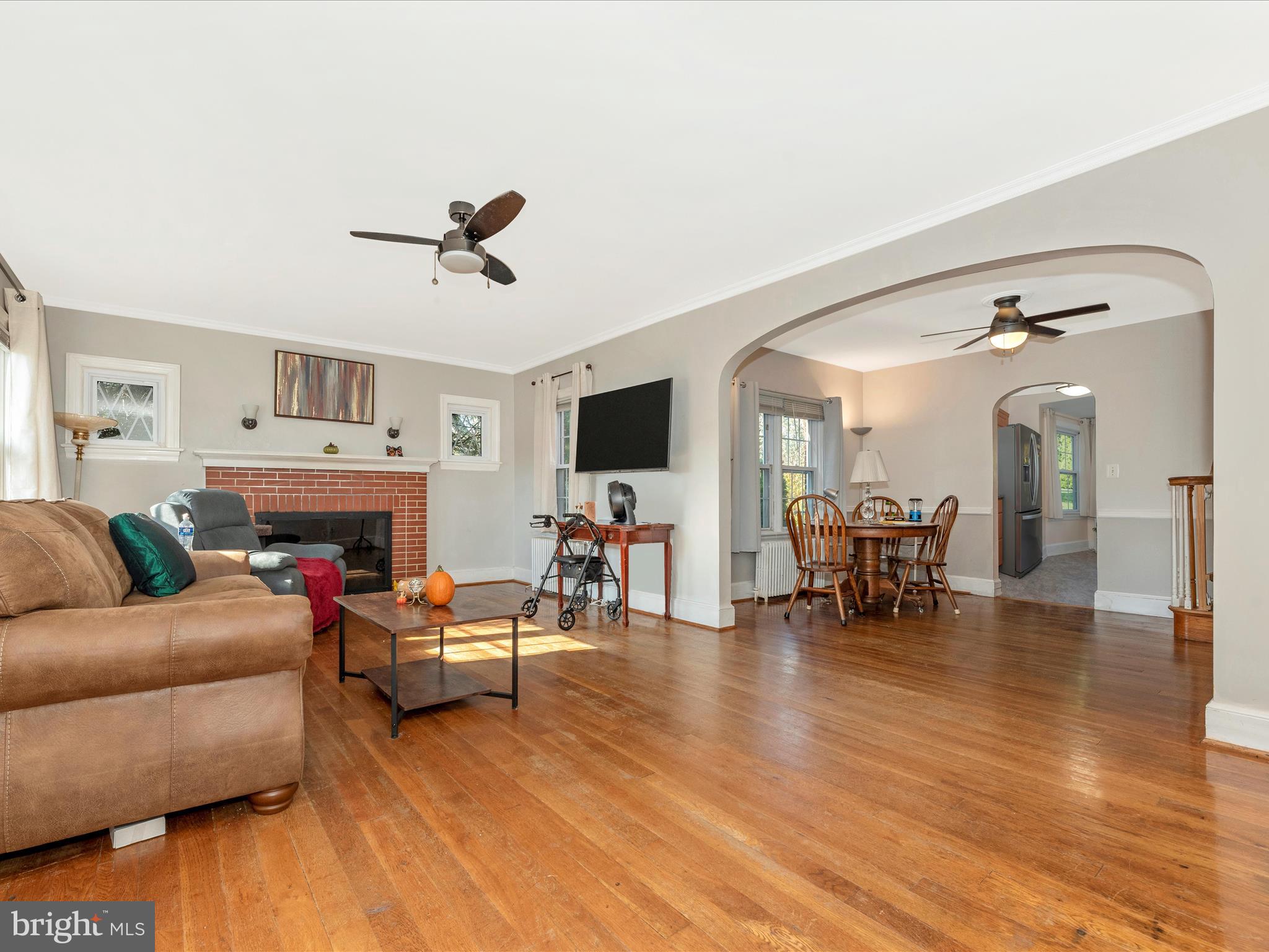 26946 Ridge Road Damascus, MD 20872 - Photo 10 of 53 Living Room