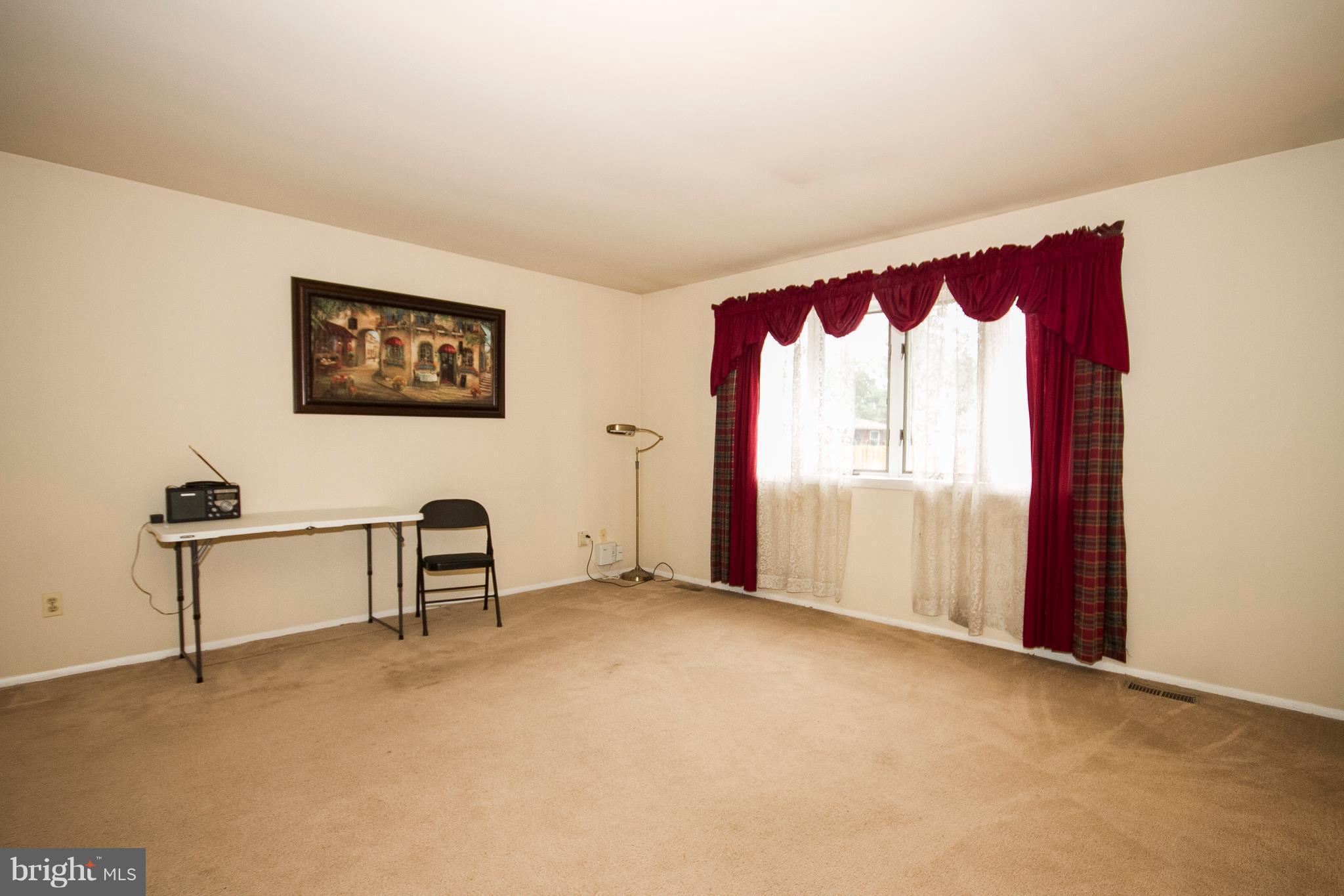 2814 Northwind Road Baltimore, MD 21234 - Photo 5 of 21 Living Room