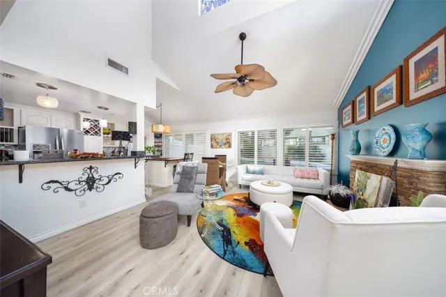 a view of a living room and kitchen area
