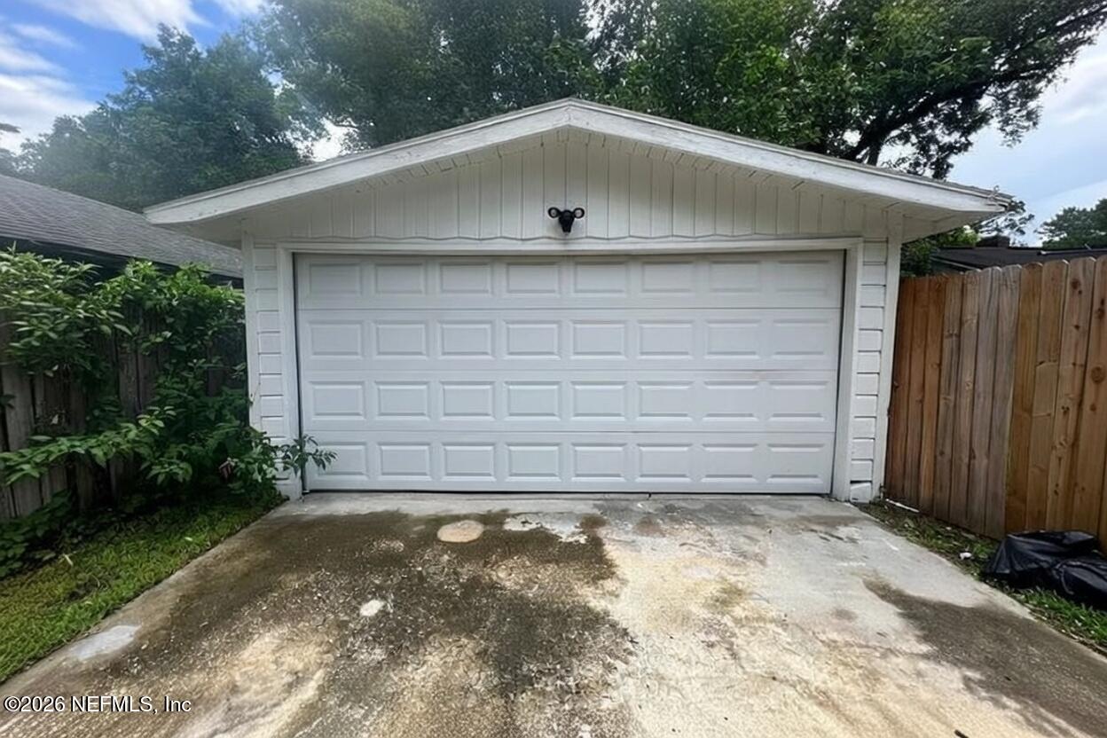 4659 Post Street Jacksonville, FL 32205 - Photo 23 of 24 a backyard of a house