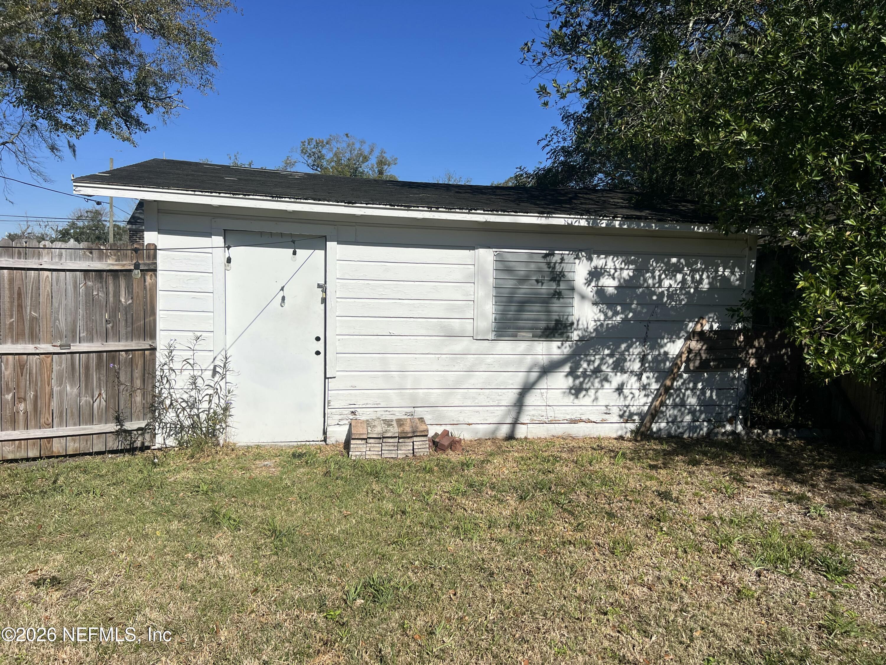 4659 Post Street Jacksonville, FL 32205 - Photo 7 of 24 a view of backyard with small cabin