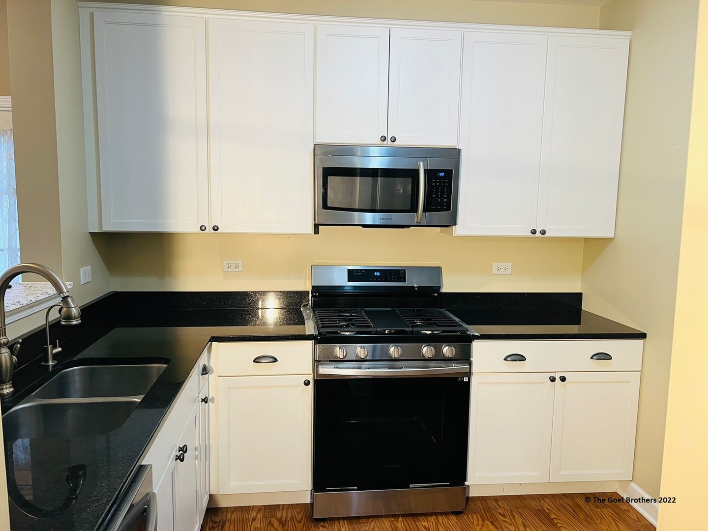 3175 Falling Waters Lane Lindenhurst, IL 60046 - Photo 6 of 19 a kitchen with a stove and a microwave