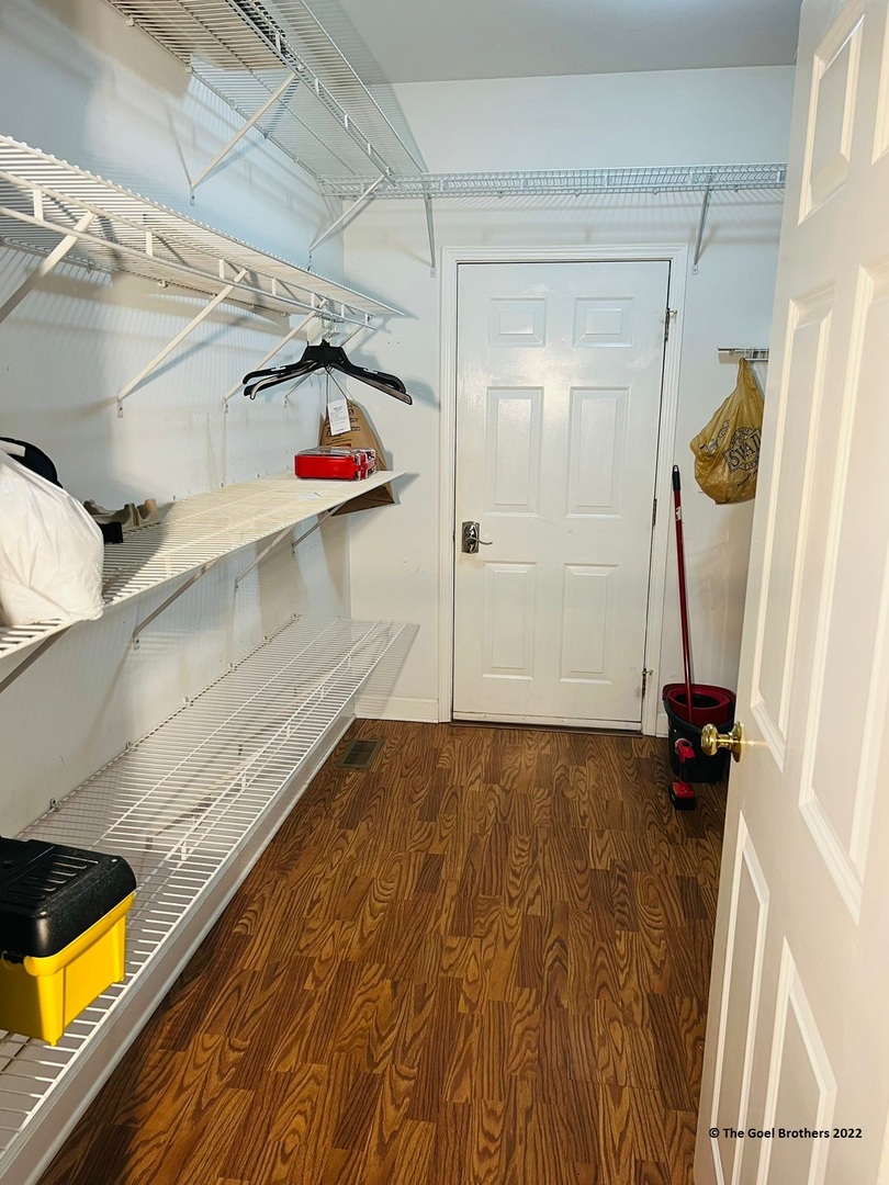 3175 Falling Waters Lane Lindenhurst, IL 60046 - Photo 10 of 19 a view of walk in closet