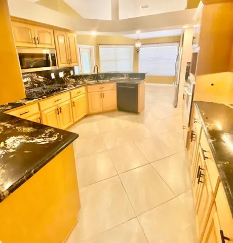 $2,750 | 1979 Rue La Fontaine, Navarre, FL 32566