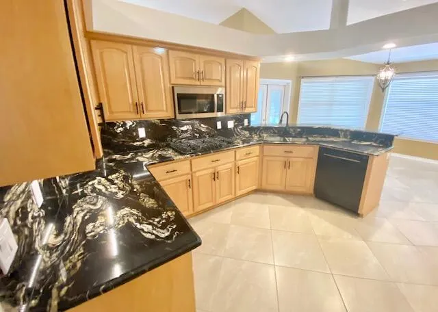 $2,750 | 1979 Rue La Fontaine, Navarre, FL 32566