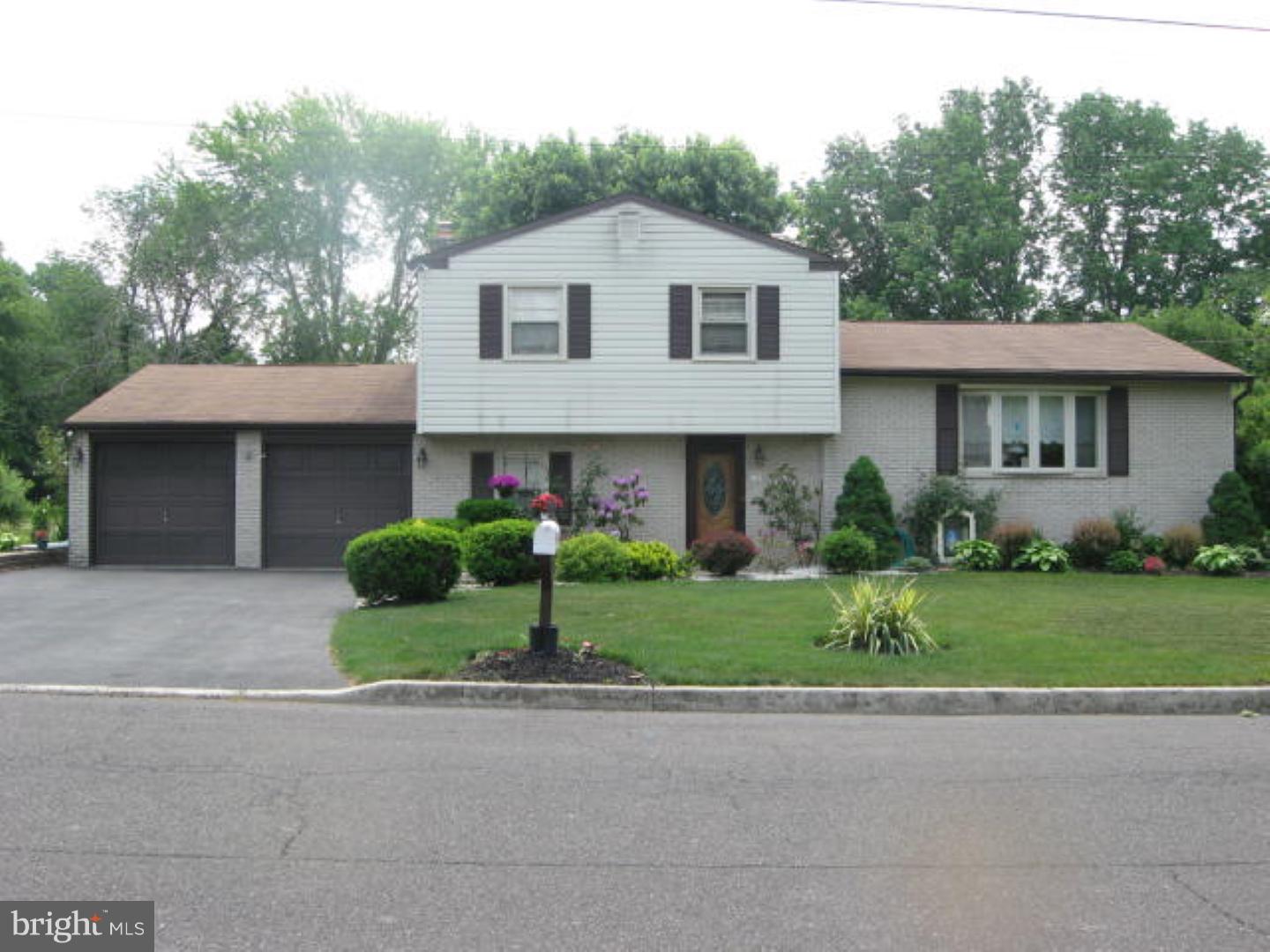 136 Cardinal Road Chalfont, PA 18914 - Photo 1 of 23 Gallery Image 1