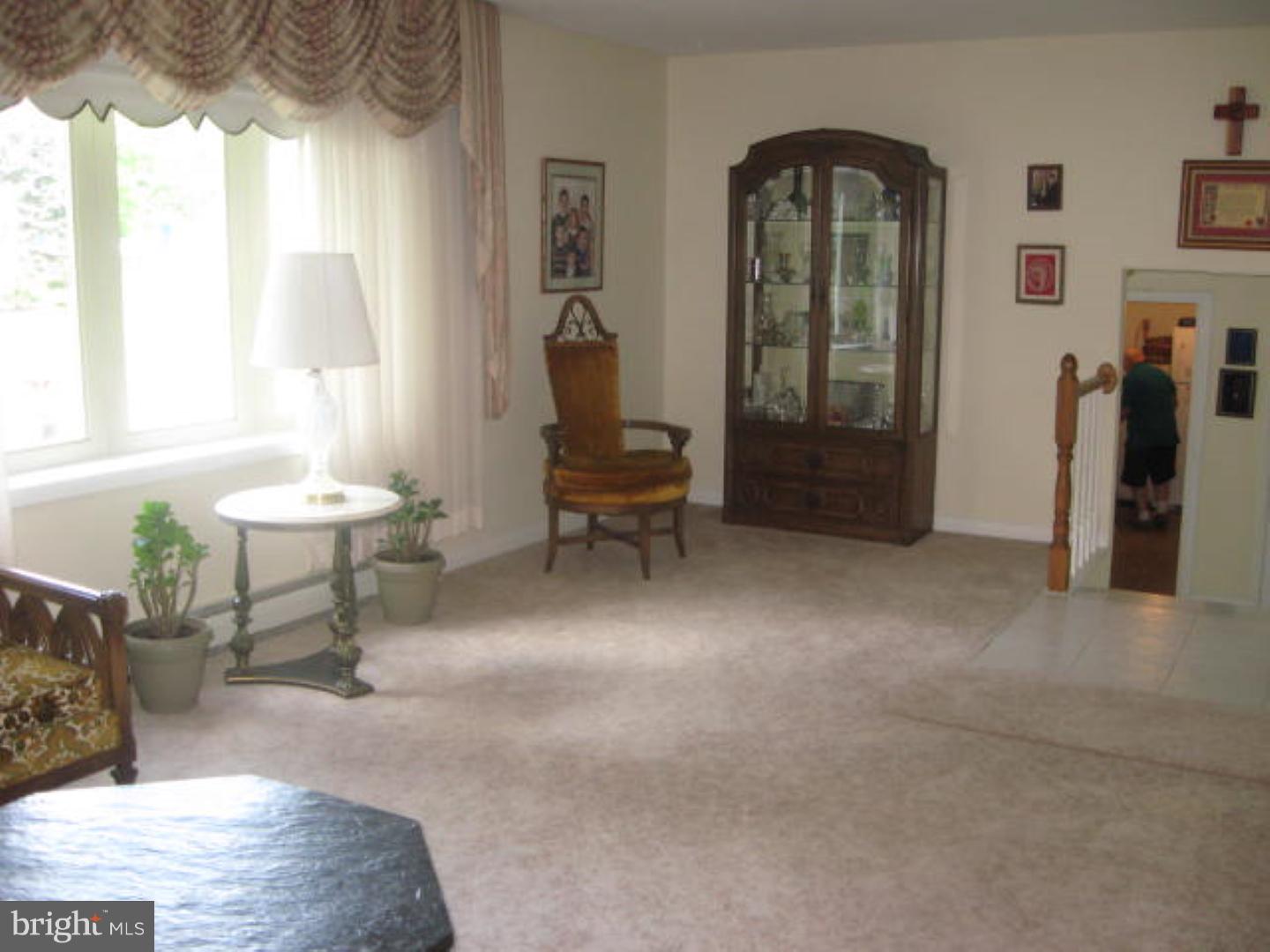 136 Cardinal Road Chalfont, PA 18914 - Photo 3 of 23 Gallery Image 3