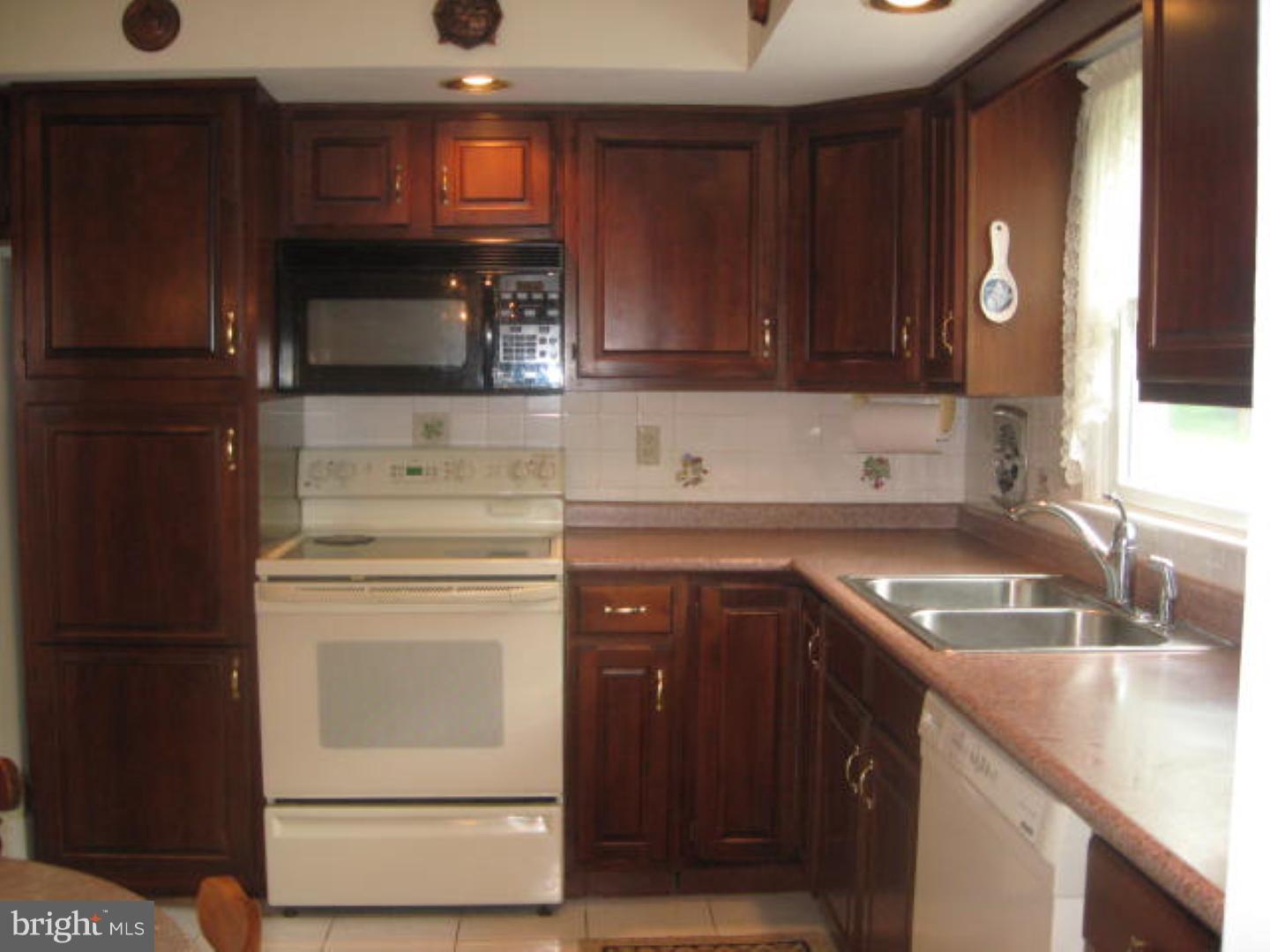136 Cardinal Road Chalfont, PA 18914 - Photo 9 of 23 Gallery Image 9