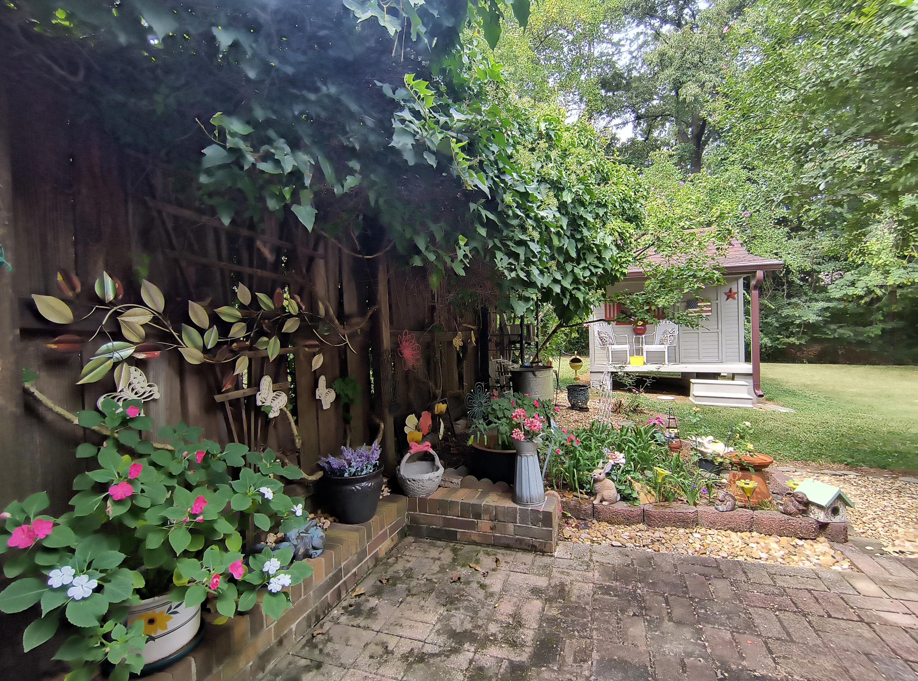 119 Frawley Road Chattanooga, TN 37412 - Photo 12 of 48 Brick patio garden