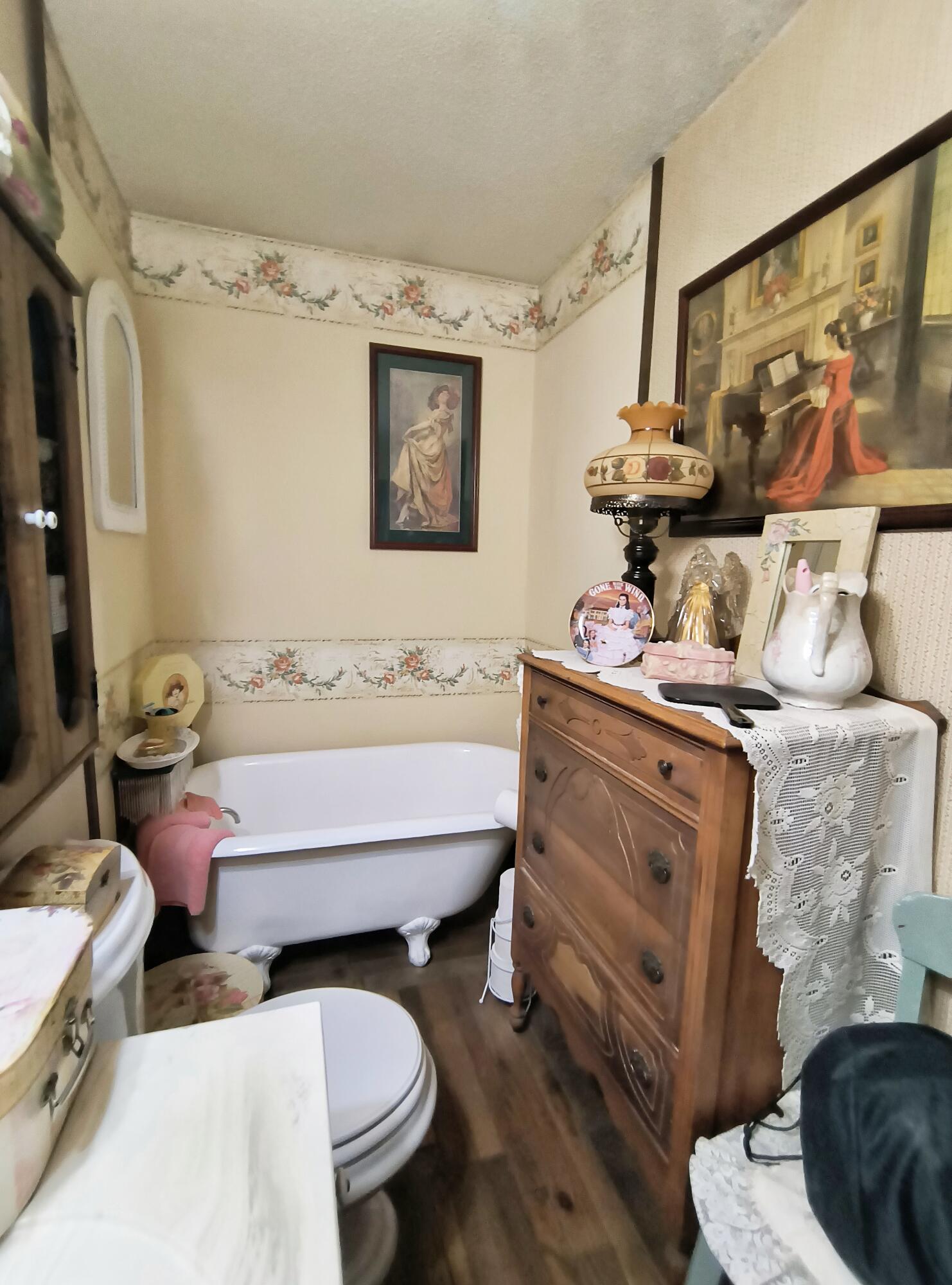 119 Frawley Road Chattanooga, TN 37412 - Photo 35 of 48 Genuine Claw Foot Tub!