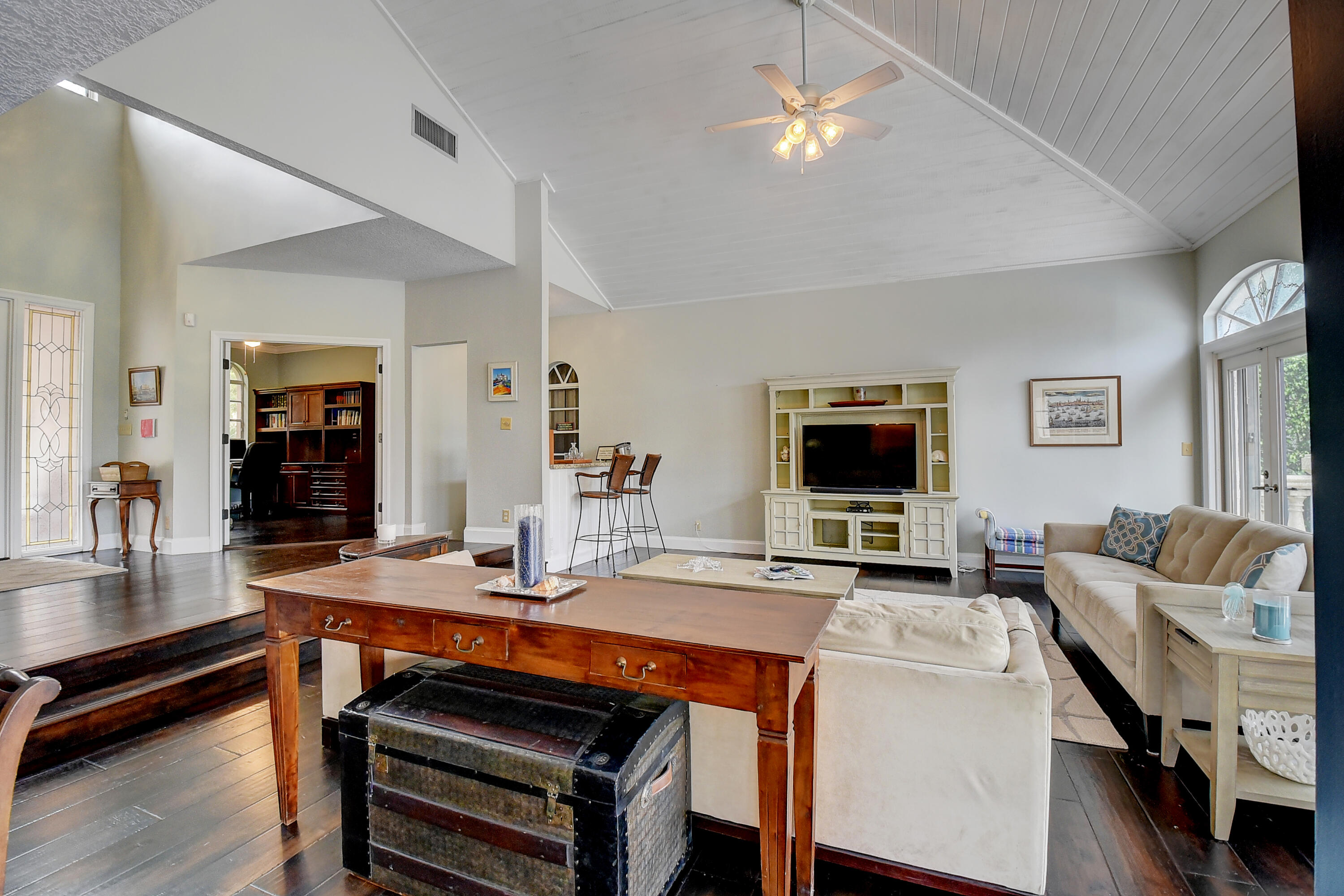 1990 Parkside Circle South Boca Raton, FL 33486 - Photo 7 of 45 High Ceilings