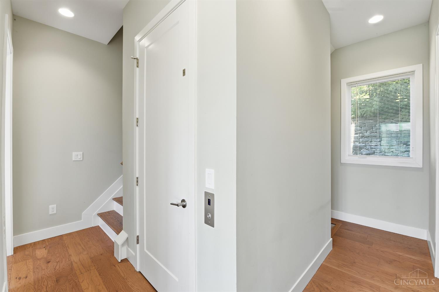 2636 Riverside Drive Cincinnati, OH 45202 - Photo 8 of 20