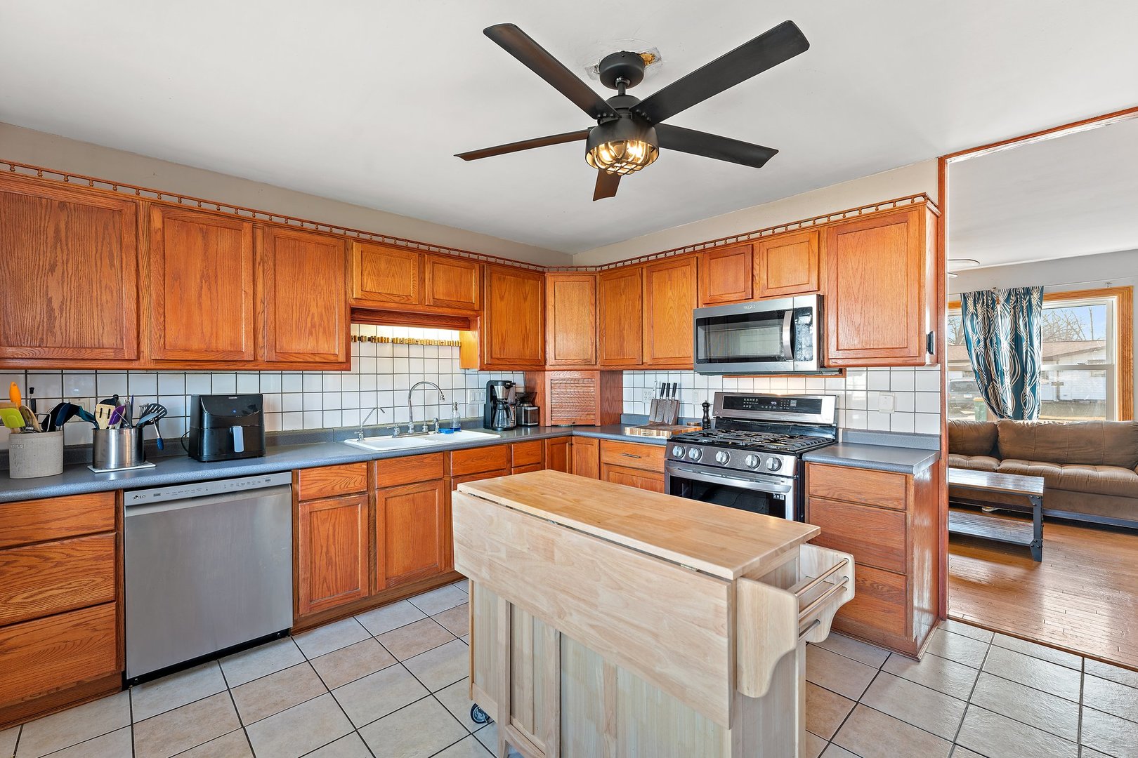 508 Kenyon Avenue Romeoville, IL 60446 - Photo 8 of 17 Gallery Image 8