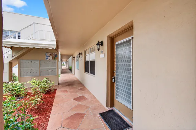 $1,925 | 826 Normandy Trail, Delray Beach, FL 33484