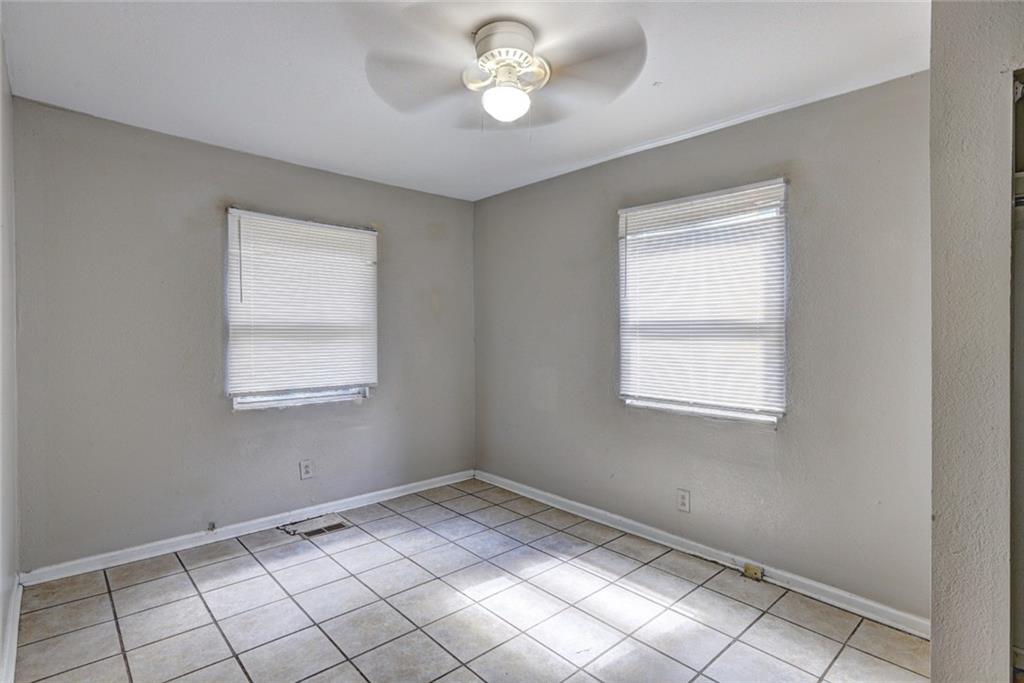 2122 Monroe Avenue Macon, GA 31204 - Photo 13 of 16 a view of an empty room with a window