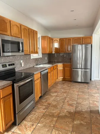 $2,900 | 8906 Tonnelle Avenue, North Bergen, NJ 07047
