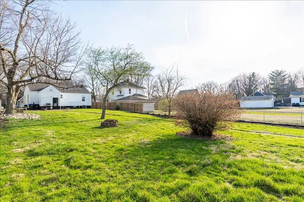 $185,000 | 8 Felton Place, Bloomington, IL 61701