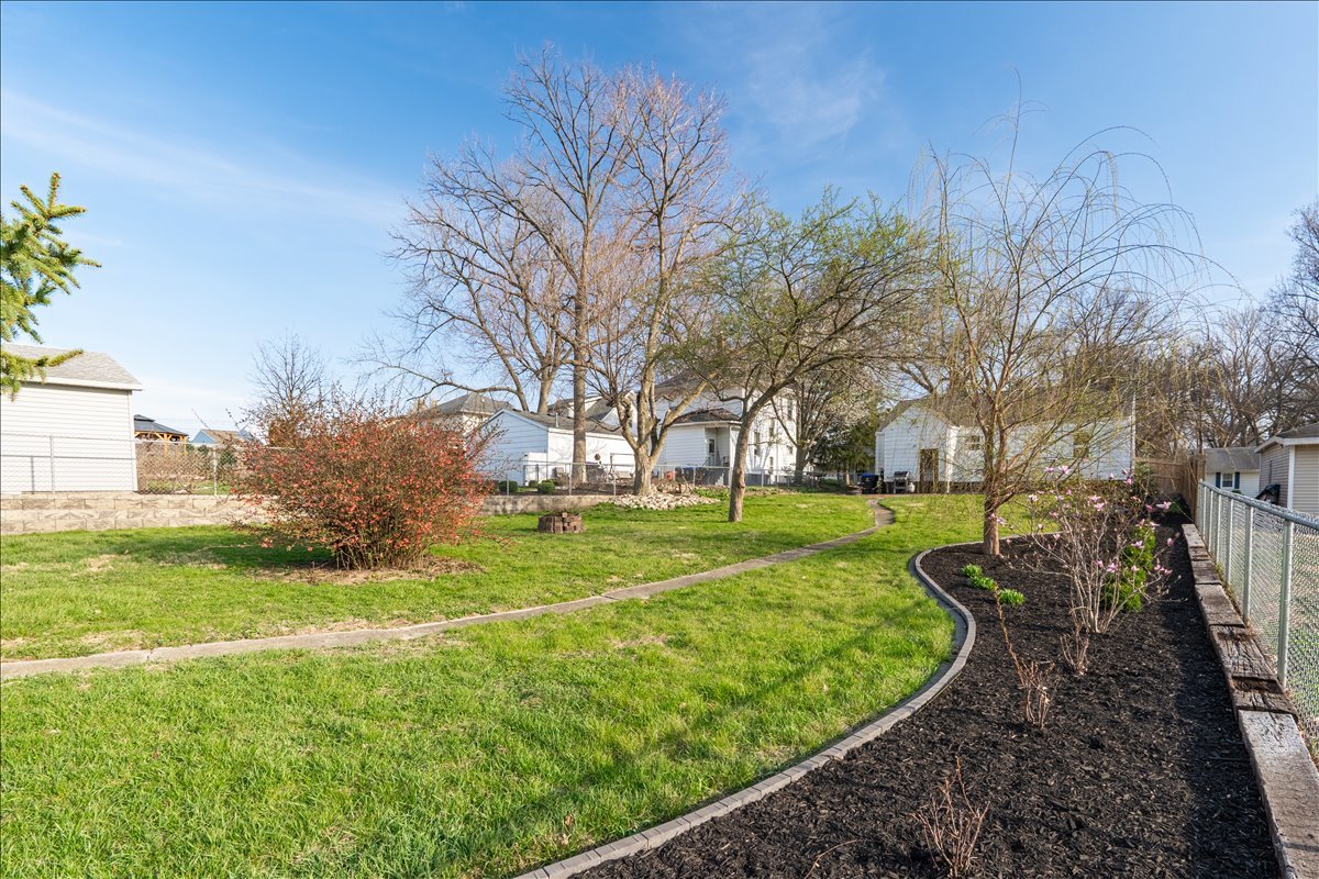 8 Felton Place Bloomington, IL 61701 - Photo 26 of 31 a view of a park with large trees