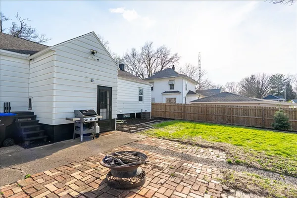 $185,000 | 8 Felton Place, Bloomington, IL 61701