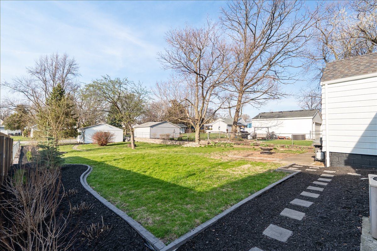 8 Felton Place Bloomington, IL 61701 - Photo 31 of 31 a view of a backyard with large trees