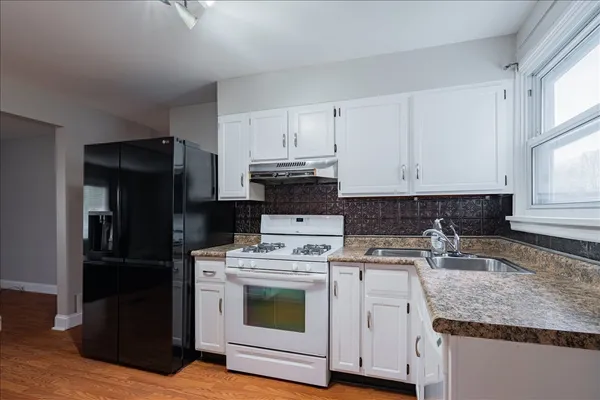 $185,000 | 8 Felton Place, Bloomington, IL 61701