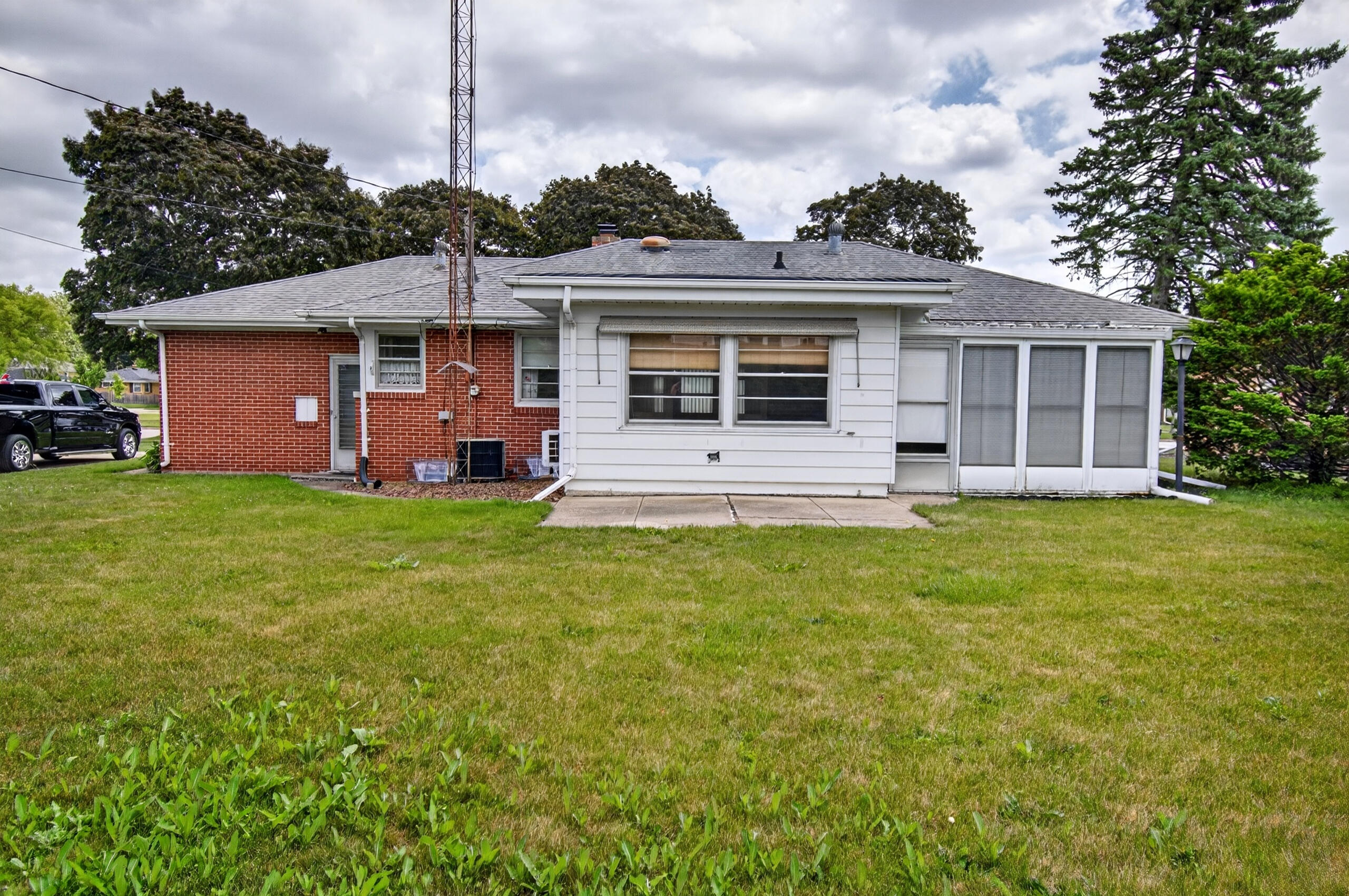 1112 Kentucky Street Racine, WI 53405 - Photo 6 of 29 006_DSC_4047