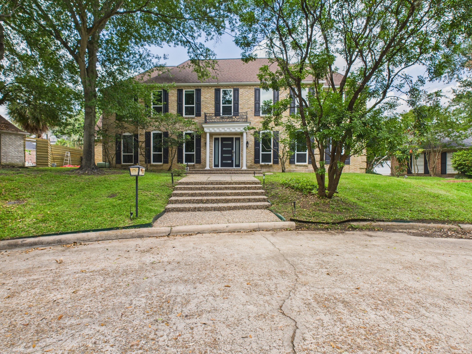 702 Daria Court Houston, TX 77079 - Photo 40 of 44 Home sits on a Cul-De-Sac