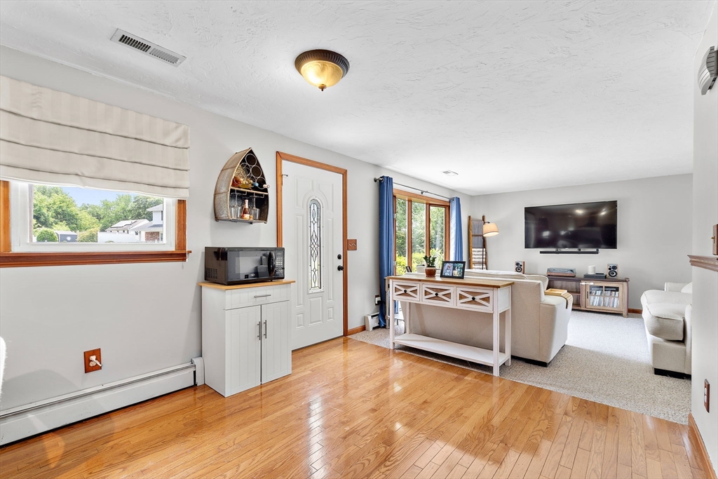 37 Angelo Street Worcester, MA 01604 - Photo 15 of 40