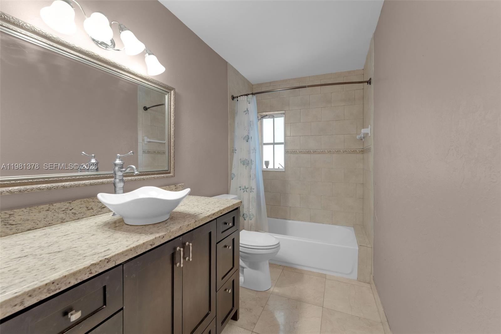 10721 Southwest 124th Street Miami, FL 33176 - Photo 17 of 40 Guest Bathroom