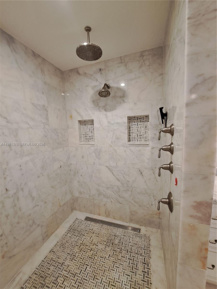 10721 Southwest 124th Street Miami, FL 33176 - Photo 25 of 40 Master Shower