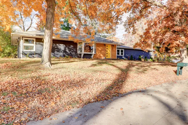 $225,000 | 501 Woodland Drive, Clinton, IA 52732