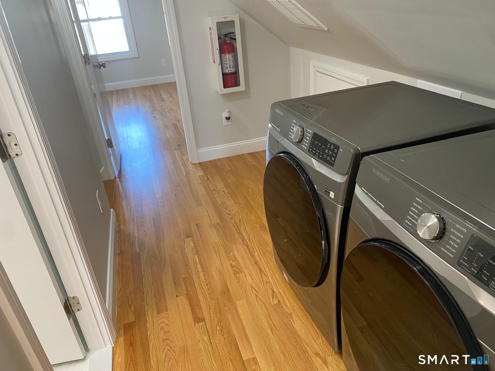 95 Marcel Street Bridgeport, CT 06606 - Photo 12 of 25