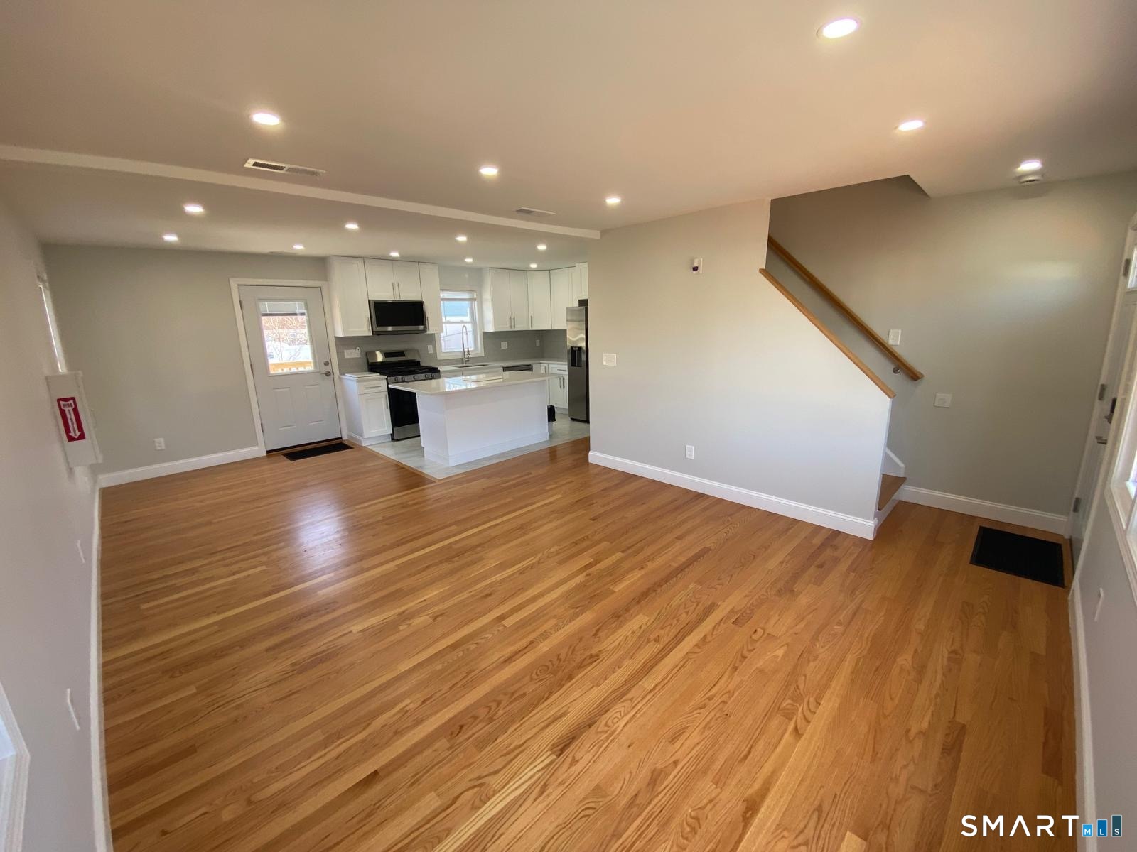 95 Marcel Street Bridgeport, CT 06606 - Photo 4 of 25