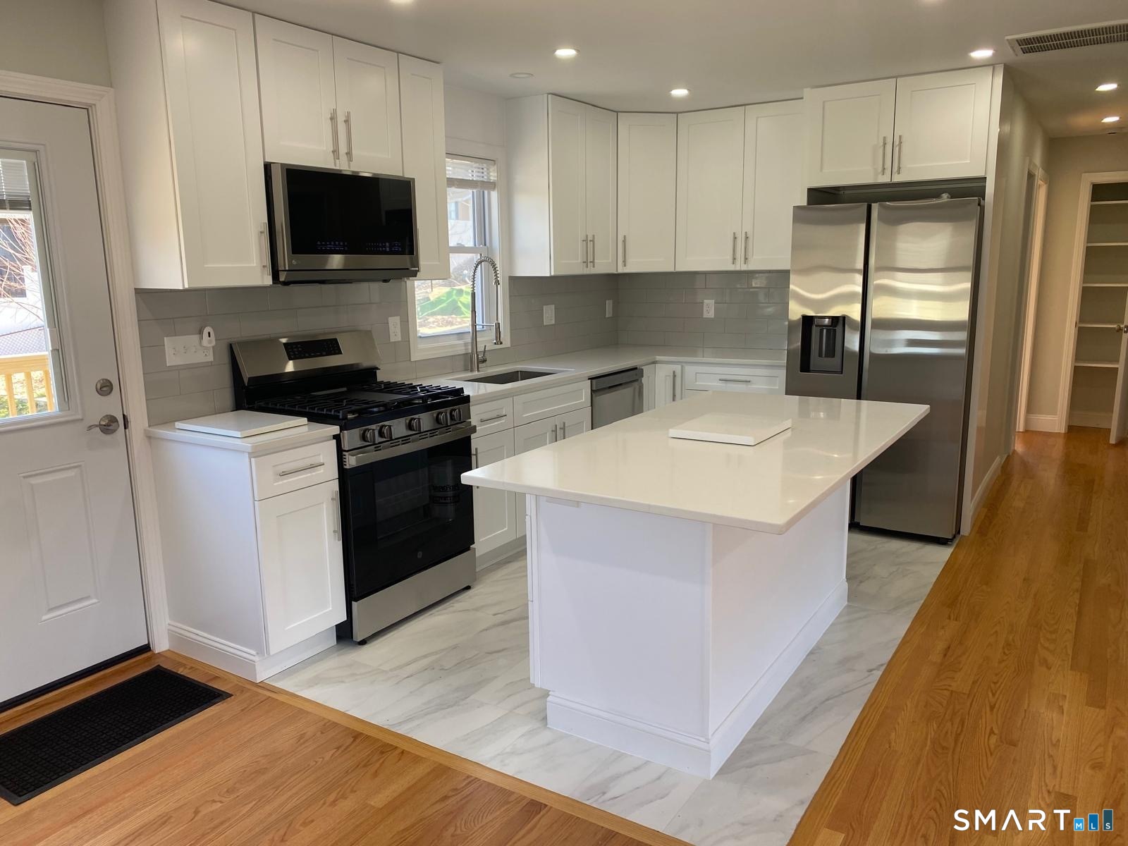 95 Marcel Street Bridgeport, CT 06606 - Photo 6 of 25