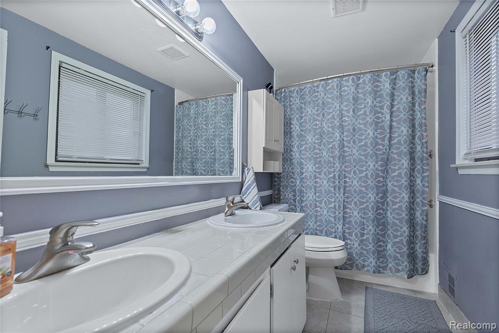 36698 Rolf Street Westland, MI 48186 - Photo 11 of 34