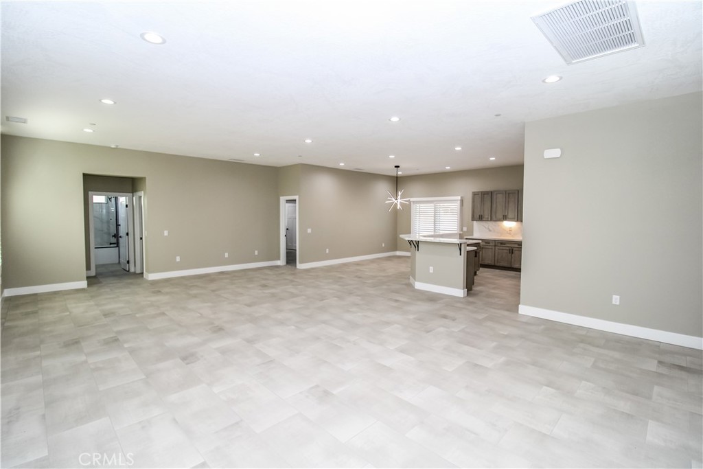 19299 Roanoke Road Apple Valley, CA 92307 - Photo 4 of 25
