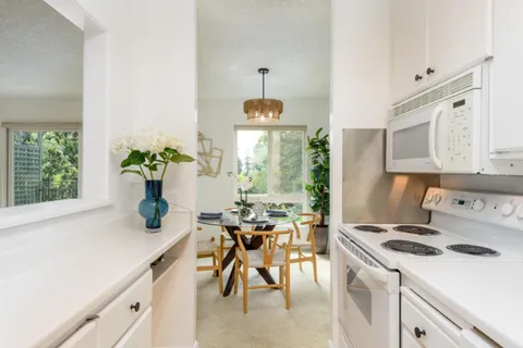 $598,000 | 904 Peninsula Avenue, Unit 307, San Mateo, CA 94401