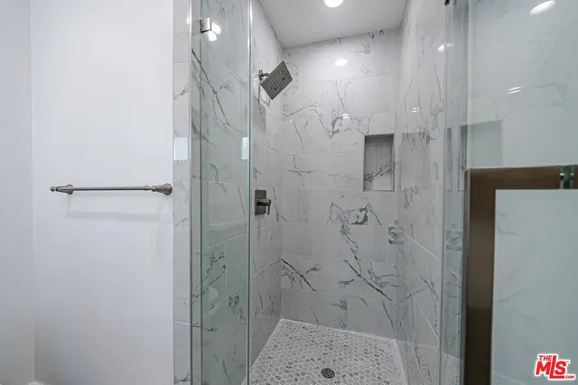 $4,926 | 2055 1/2 South Garth Avenue, Los Angeles, CA 90034