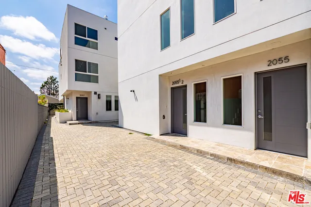 $4,926 | 2055 1/2 South Garth Avenue, Los Angeles, CA 90034