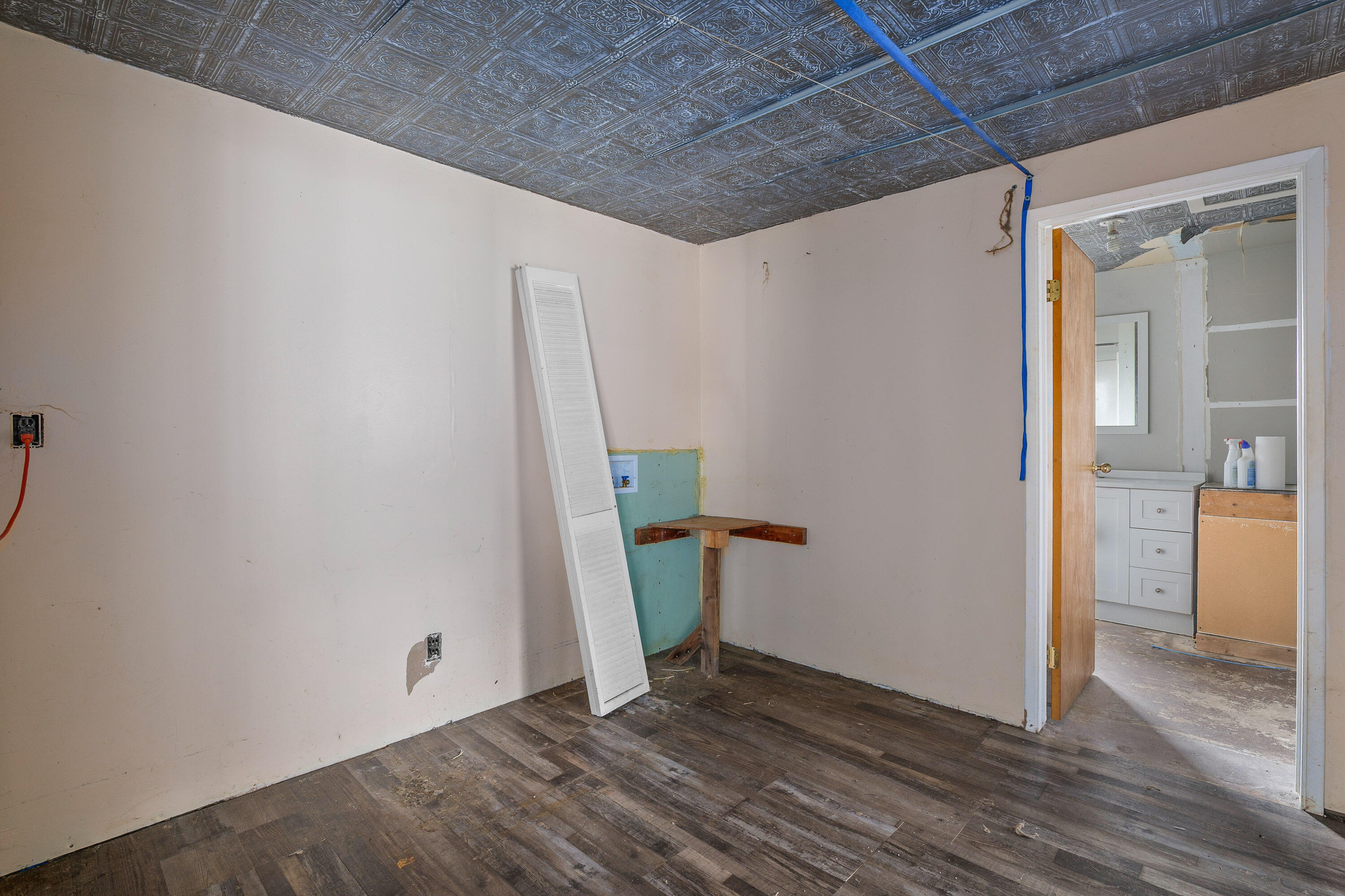 2424 Robinson Road Grants Pass, OR 97527 - Photo 33 of 44 Potential ADU - Laundry Room