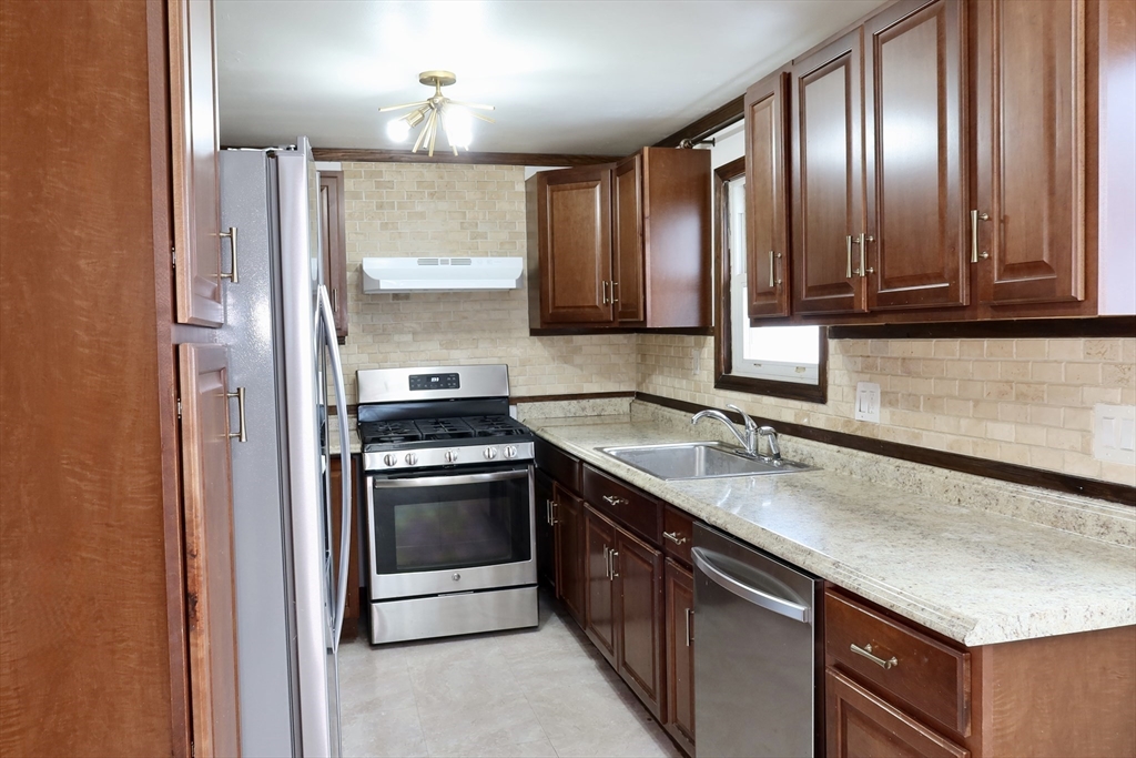 31 Mohawk Road Burlington, MA 01803 - Photo 11 of 25