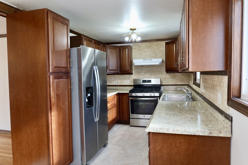 31 Mohawk Road Burlington, MA 01803 - Photo 12 of 25